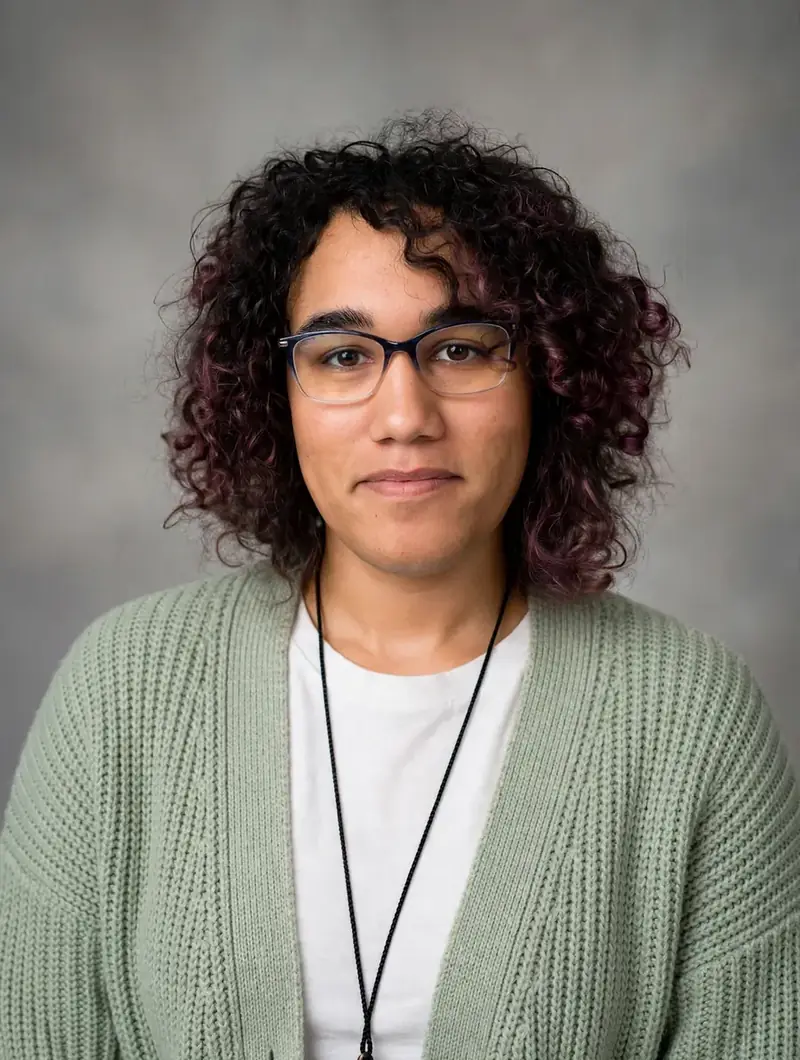 Portrait of photographer Zoey Maya